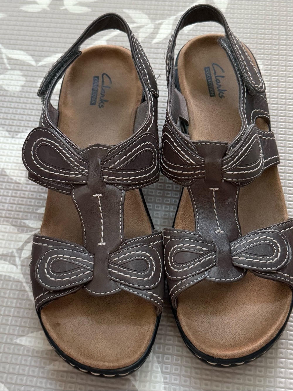 Clarks Dark Brown Leather Slingback Sandals with Contrast Stitching Sz 8.5 Wide